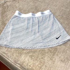 Nike tennis skirt size can